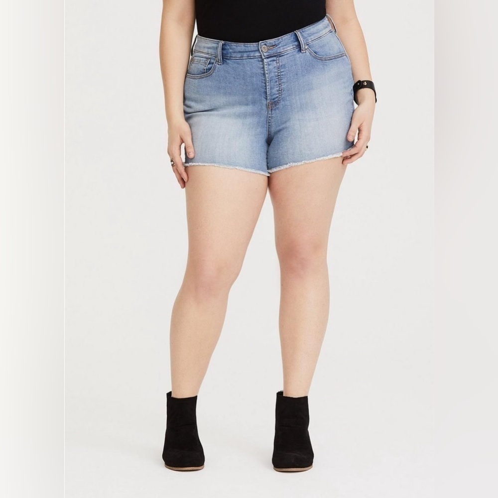 Torrid High Rise Skinny Short Shorts Raw Hem Size 14